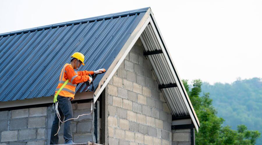 Professional gutter cleaning in Burt, IA